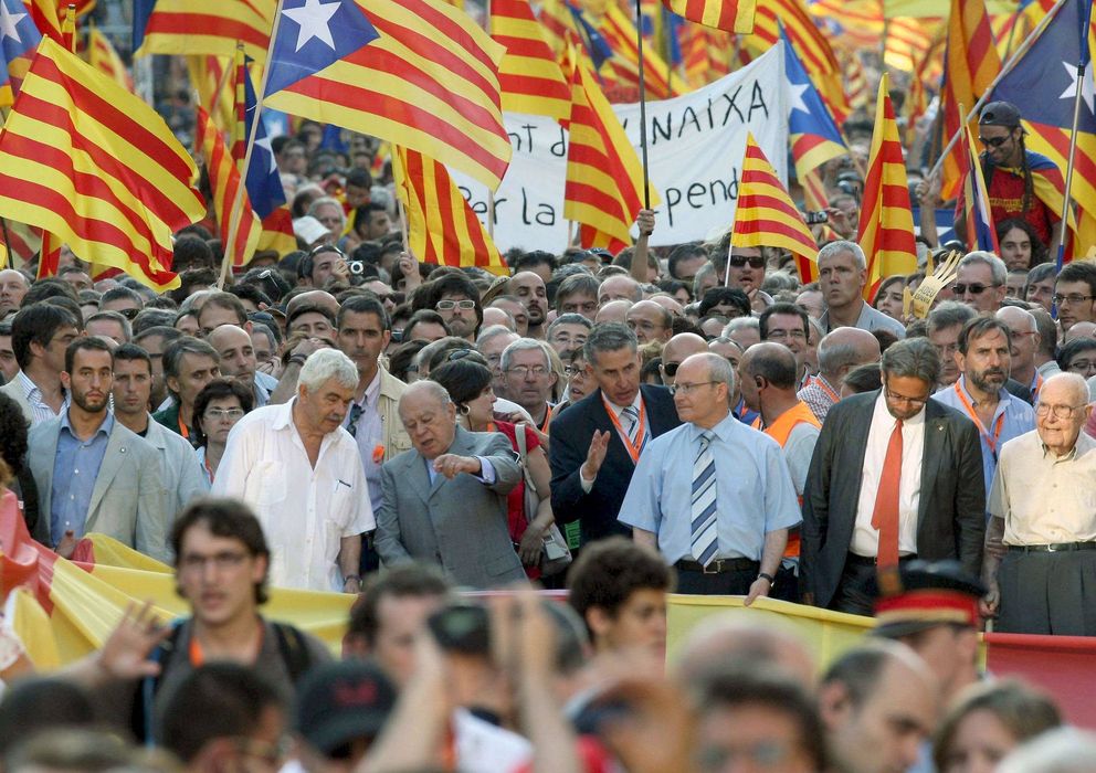 Foto: Manifestación contra la sentencia del TC sobre el Estatuto de Cataluña. (EFE)
