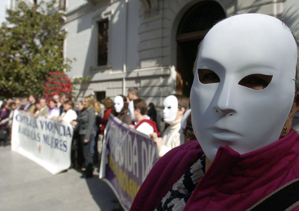 Foto: Manifestación contra la violencia de género en Granada. (Efe)
