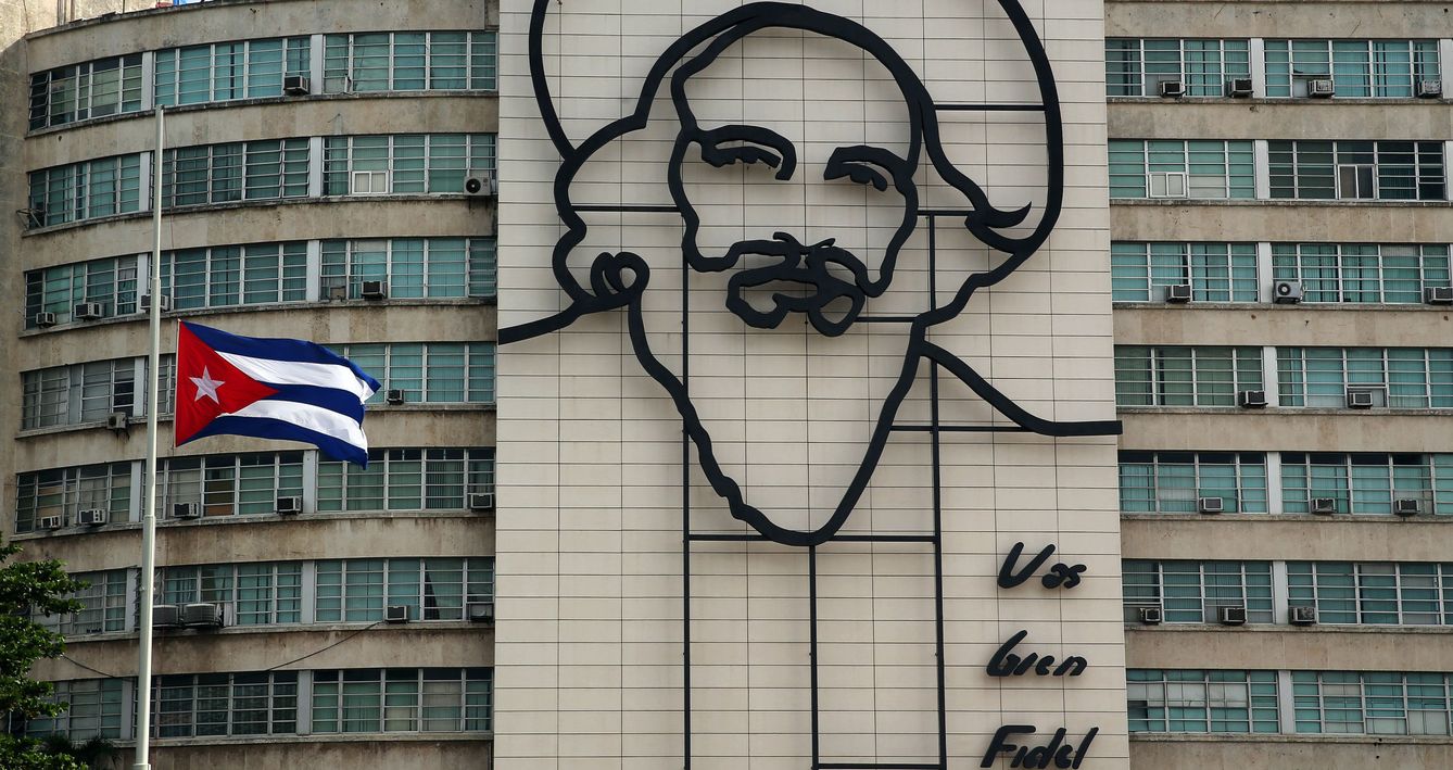 La imagen de Camilo Cienfuegos en la Plaza de la Revolución de La Habana. (EFE)
