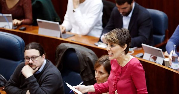 Foto: La portavoz del Grupo Parlamentario Podemos, Lorena Ruiz-Huerta, durante una intervención en el pleno de la Asamblea de Madrid. (EFE)