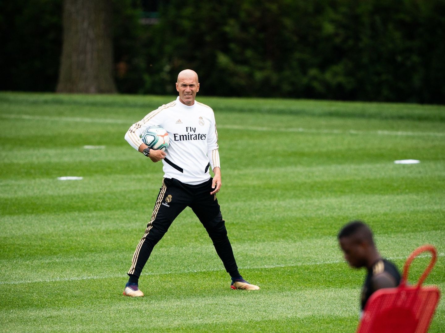 Zidane en un entrenamiento del Real Madrid en Montreal. (Efe)