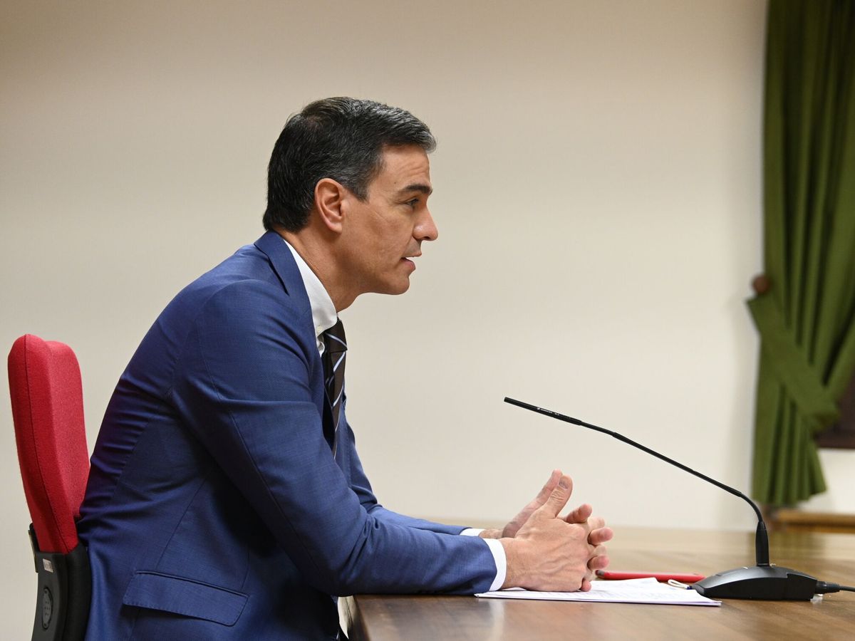 Foto: Pedro Sánchez manteniendo una videoconferencia. (EFE)