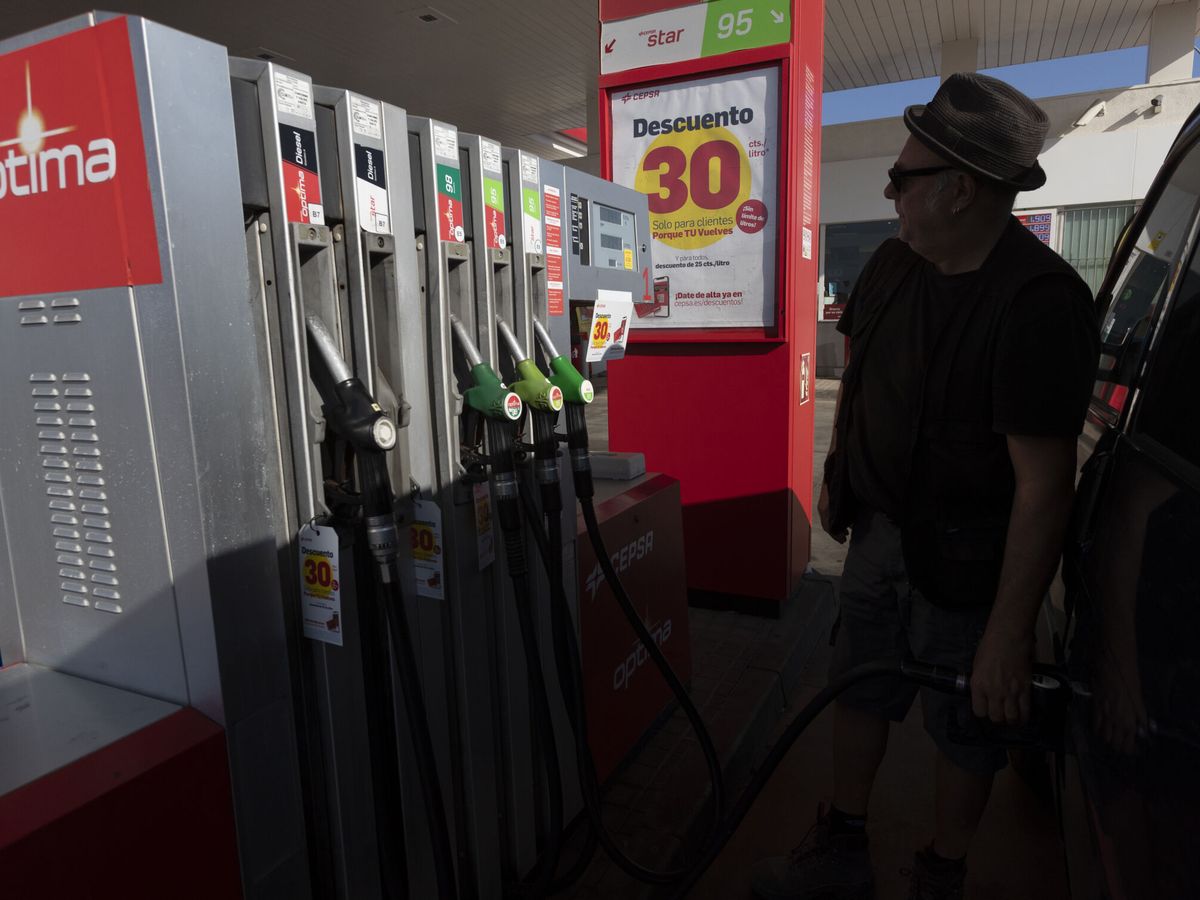 Precio de la gasolina regular en EU baja 17% en las últimas 11 semanas