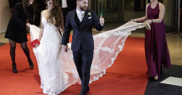 Foto: Leo Messi y Antonella Roccuzzo durante su boda. (Gtres)
