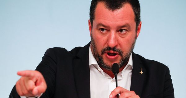 Foto: Salvini, tras la aprobación del decreto de "seguridad". (Reuters)