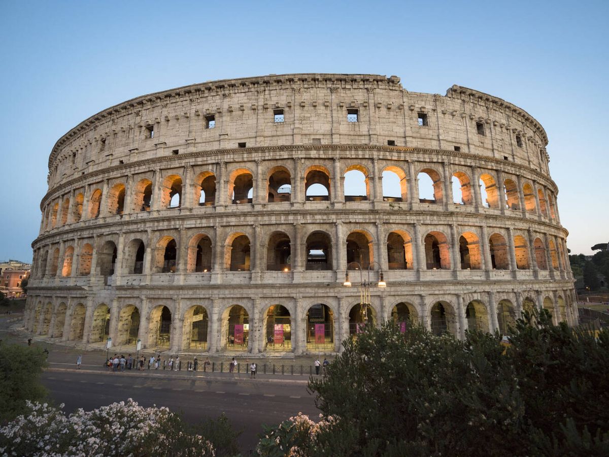 Foto: El Coliseo romano sigue parcialmente en pie en la actualidad, más de 2.000 años después (wirestock para Freepik)
