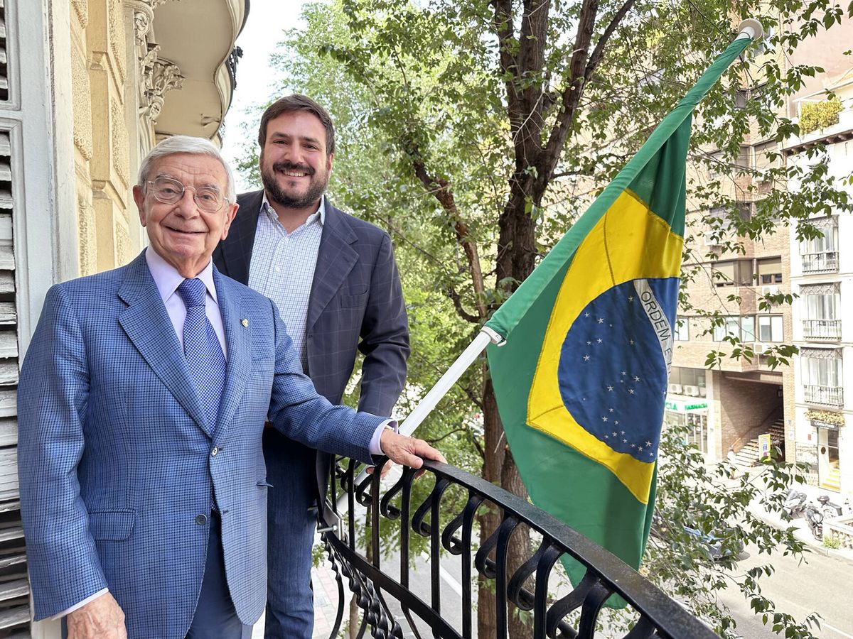 Foto: Rafael Ansón con Flavio Bettarello, reunidos en la Embajada de Brasil en España con motivo de la posible Capitalidad Iberoamericana de la Gastronomía de Contrastes en São Paulo. (Rafael Ansón)