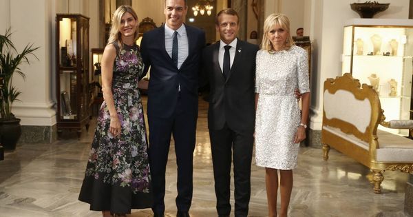 Foto: Pedro Sánchez y Emmanuel Macron junto a sus esposas, Begoña Gómez y Brigitte Macron. 