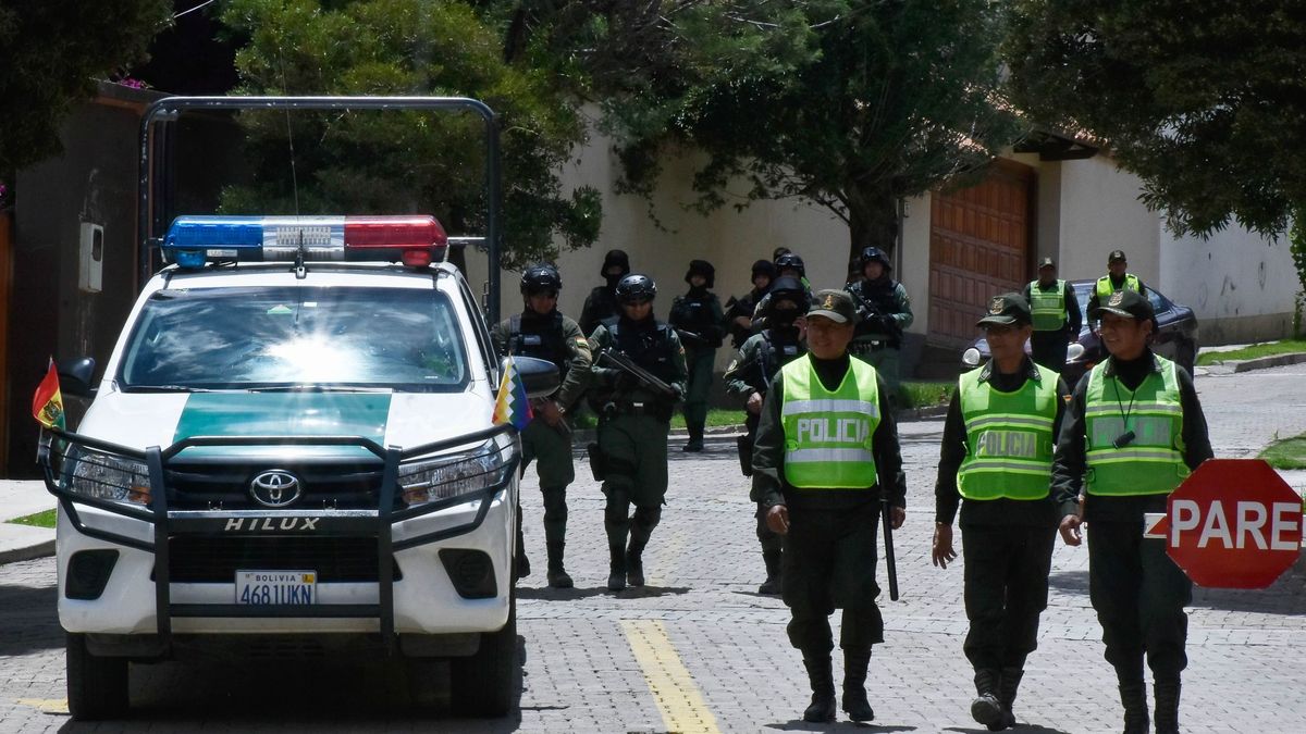Moncloa admite que escoltó a asilados en la embajada de México para abandonar Bolivia