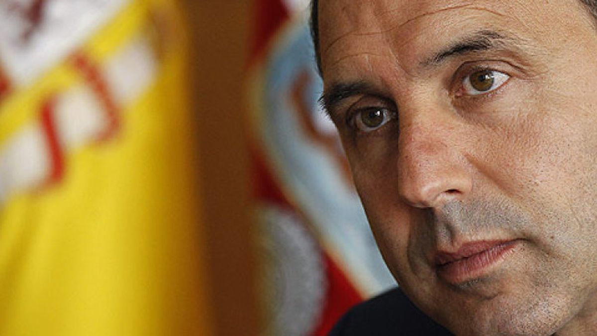 El presidente de Cantabria pide la dimisión de la directiva del Racing de Santander