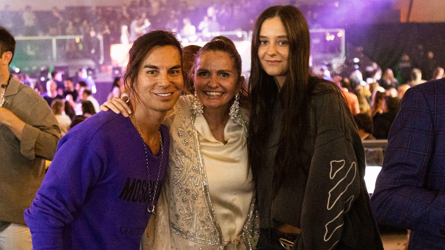 Julio Iglesias Jr., Sandra García-Sanjuán y Victoria Federica en el concierto de Rod Stewart en Madrid. (Cortesía Starlite)