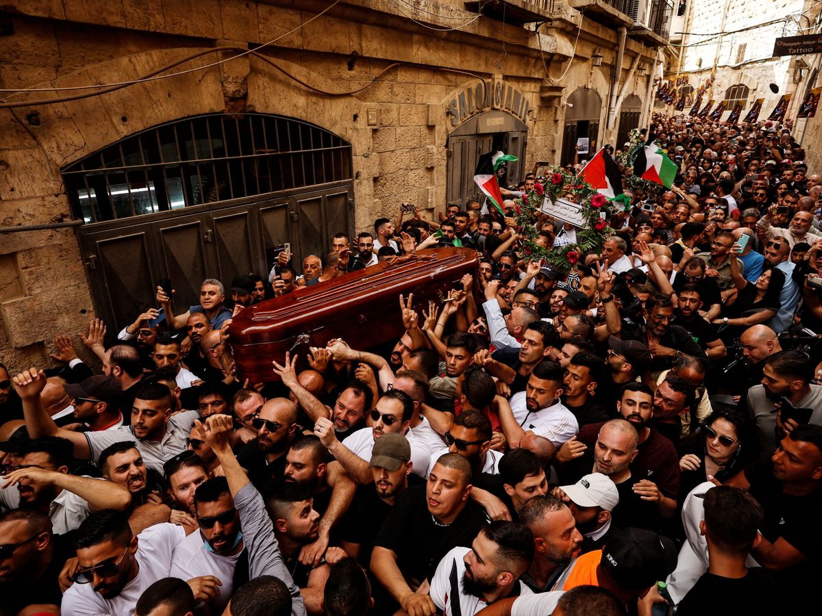 Foto: Funeral por la periodista Shireen Abu Akleh. (Reuters/Ammar Awad)