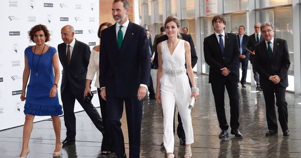 Foto: Don Felipe y doña Letizia, a su llegada al Palacio de Congresos de Girona. (Casa Real)