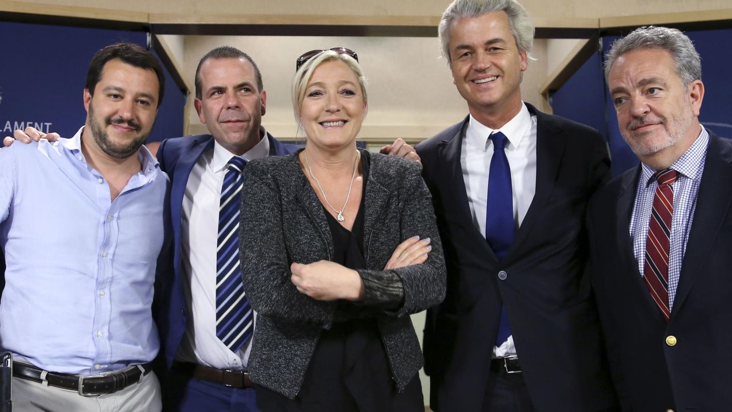 Salvini, primero por la izquierda, en un encuentro de líderes ultras, entre ellos Marine Le Pen (centro) y Geert Wilders (segundo por la derecha). REUTERS