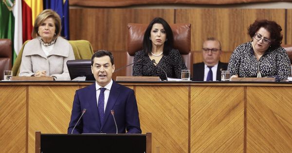 Foto: El candidato del PP a la presidencia de la Junta de Andalucía, Juanma Moreno, al inicio de su discurso de investidura. (EFE)