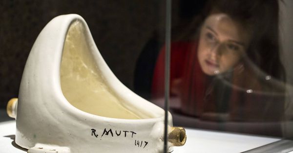 Foto: Réplica de 'Fuente', el célebre urinario de Duchamp