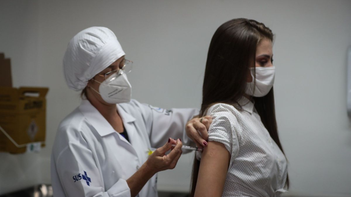 Andalucía adelantará la vacuna a 11.000 estudiantes Erasmus antes de que se vayan
