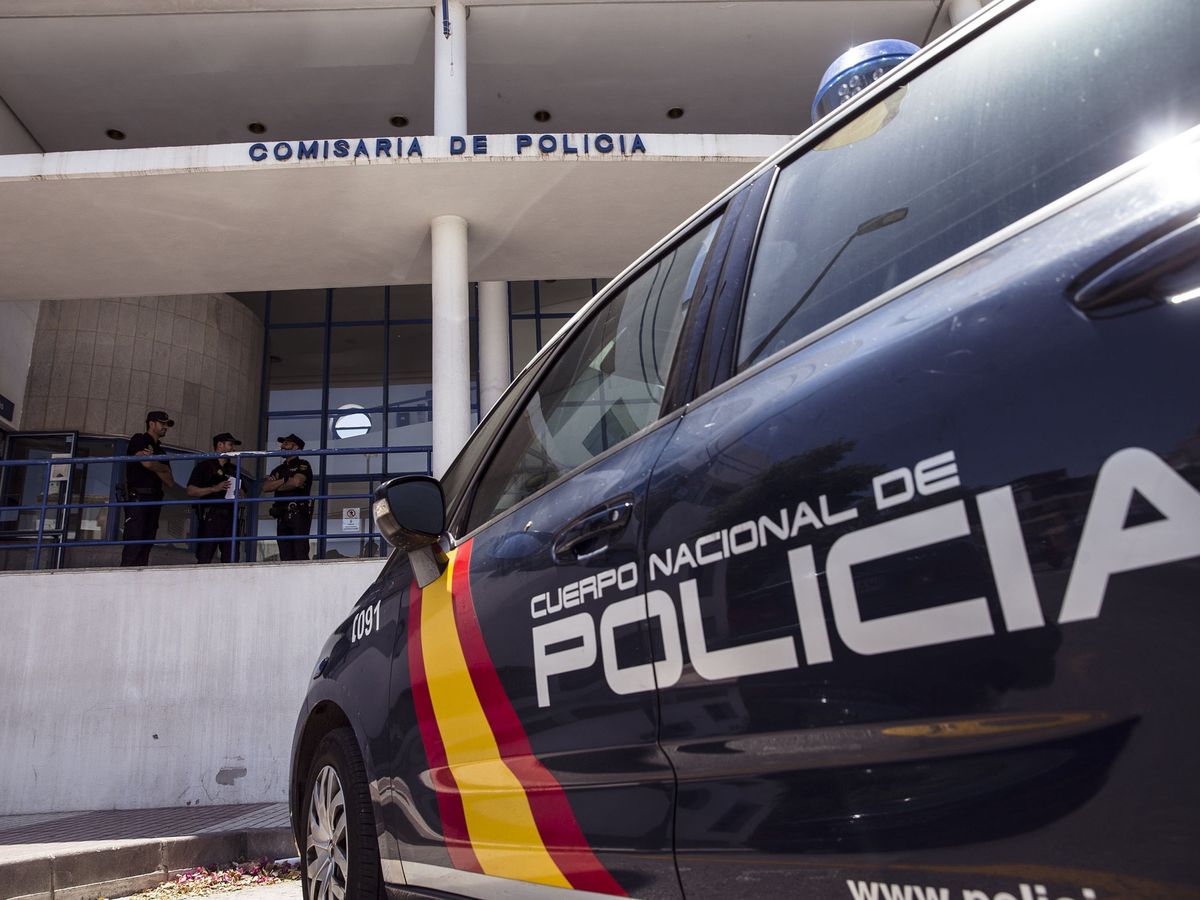 Foto: Fachada de la comisaría de Marbella (Málaga). (EFE/Jorge Zapata)