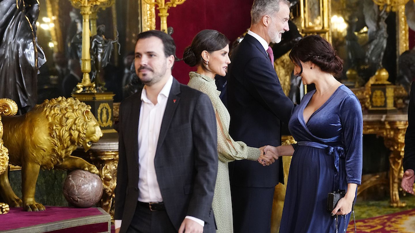 El ministro Garzón acompañado de su esposa durante la recepción en el Palacio Real. (Limited Pictures)