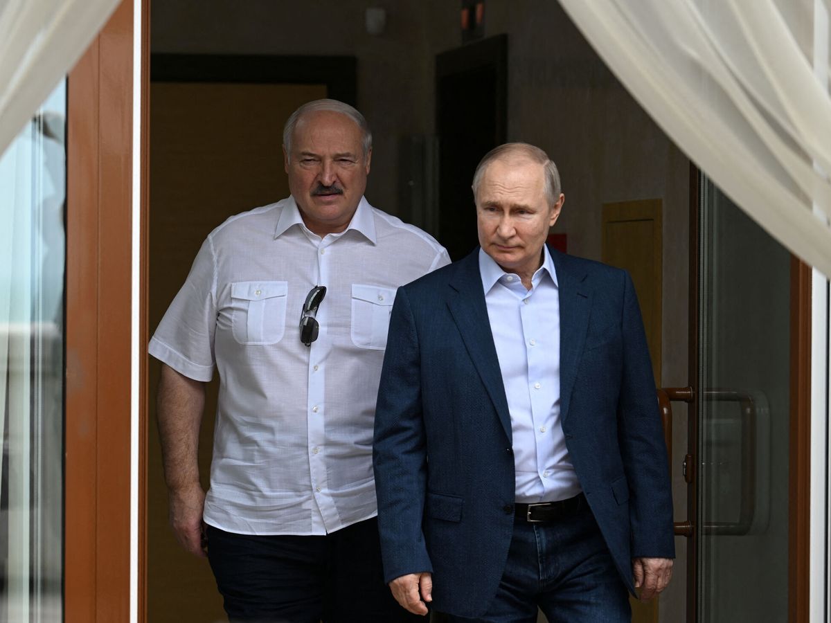 Foto: El presidente de Bielorrusia, Alexander Lukashenko, junto con el presidente ruso, Vladimir Putin. (Reuters)