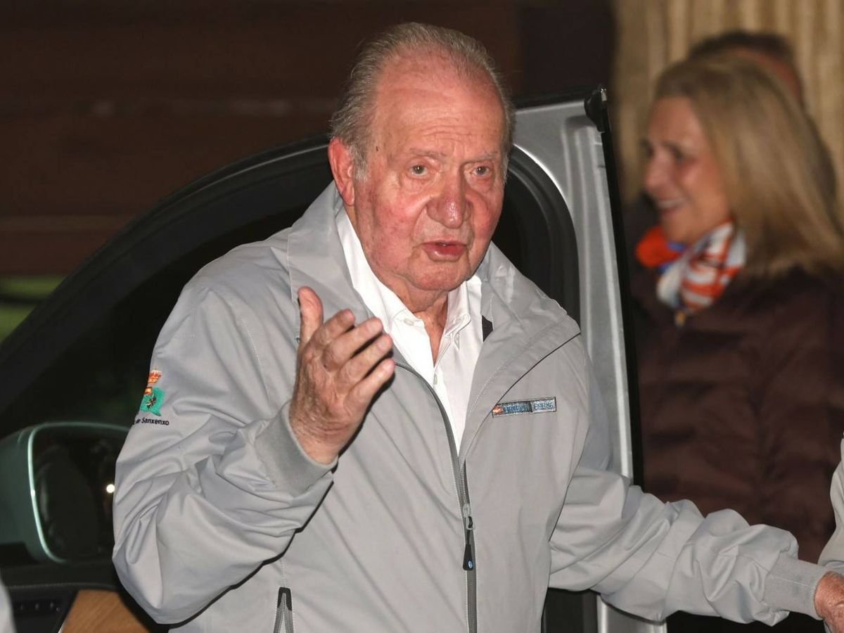 Foto: El rey Juan Carlos, tras la cena. (Europa Press/Raúl Terrel)
