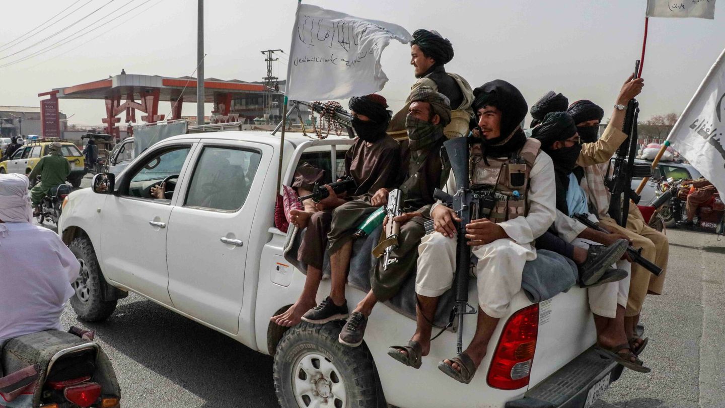 Soldados talibanes patrullan Kandahar (Afganistán) EFE