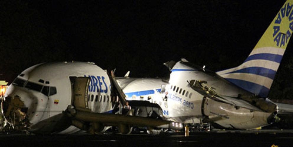 Foto: Un muerto y más de cien heridos leves en un avión alcanzado por un rayo
