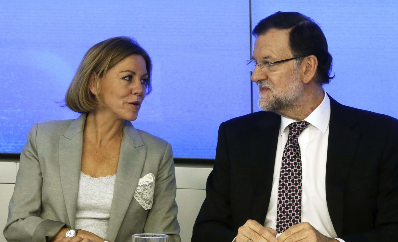 La secretaria general del PP, María Dolores de Cospedal, y Mariano Rajoy. (EFE)