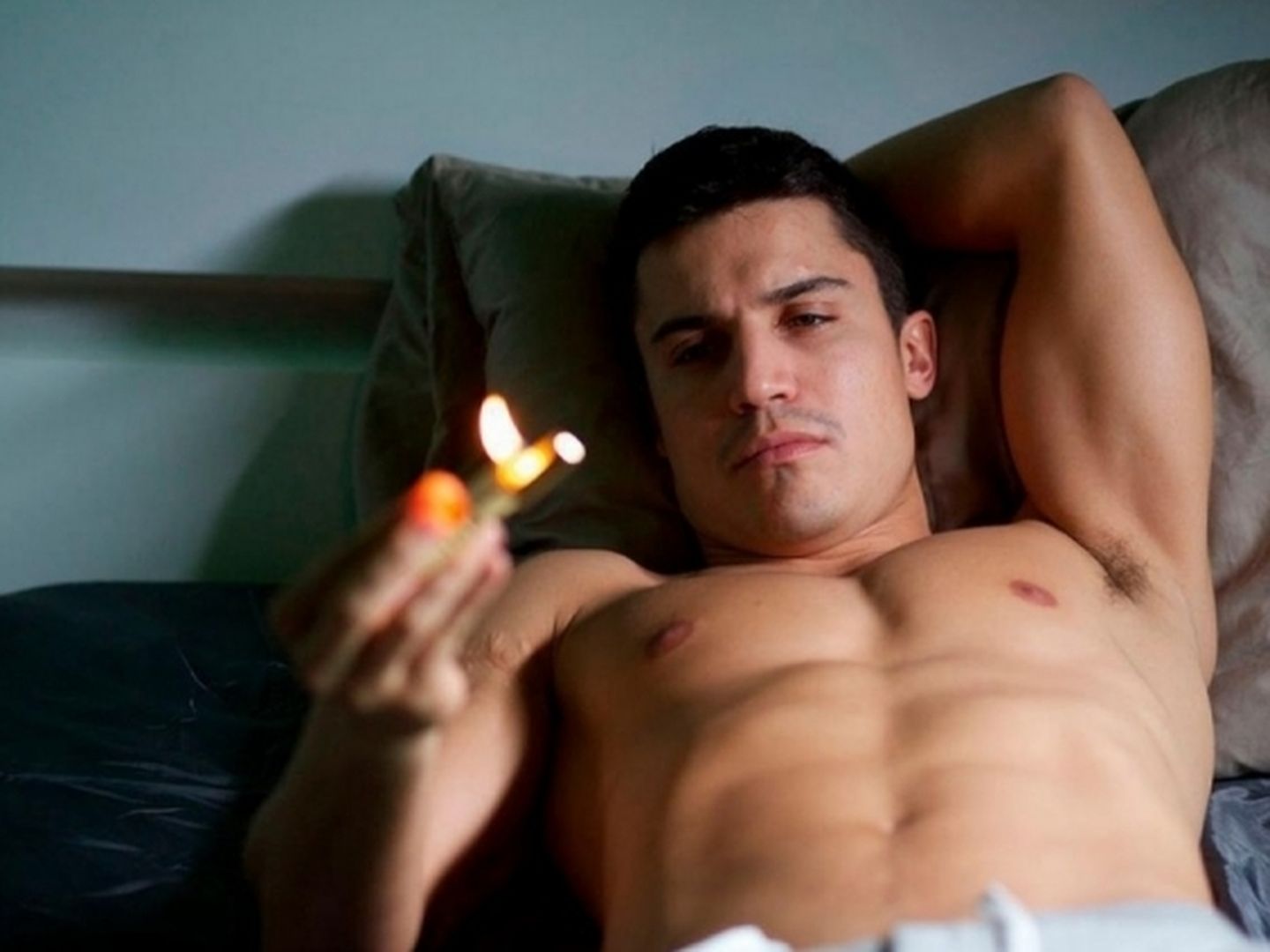 El actor Álex González en una imagen de la película 'Combustión'