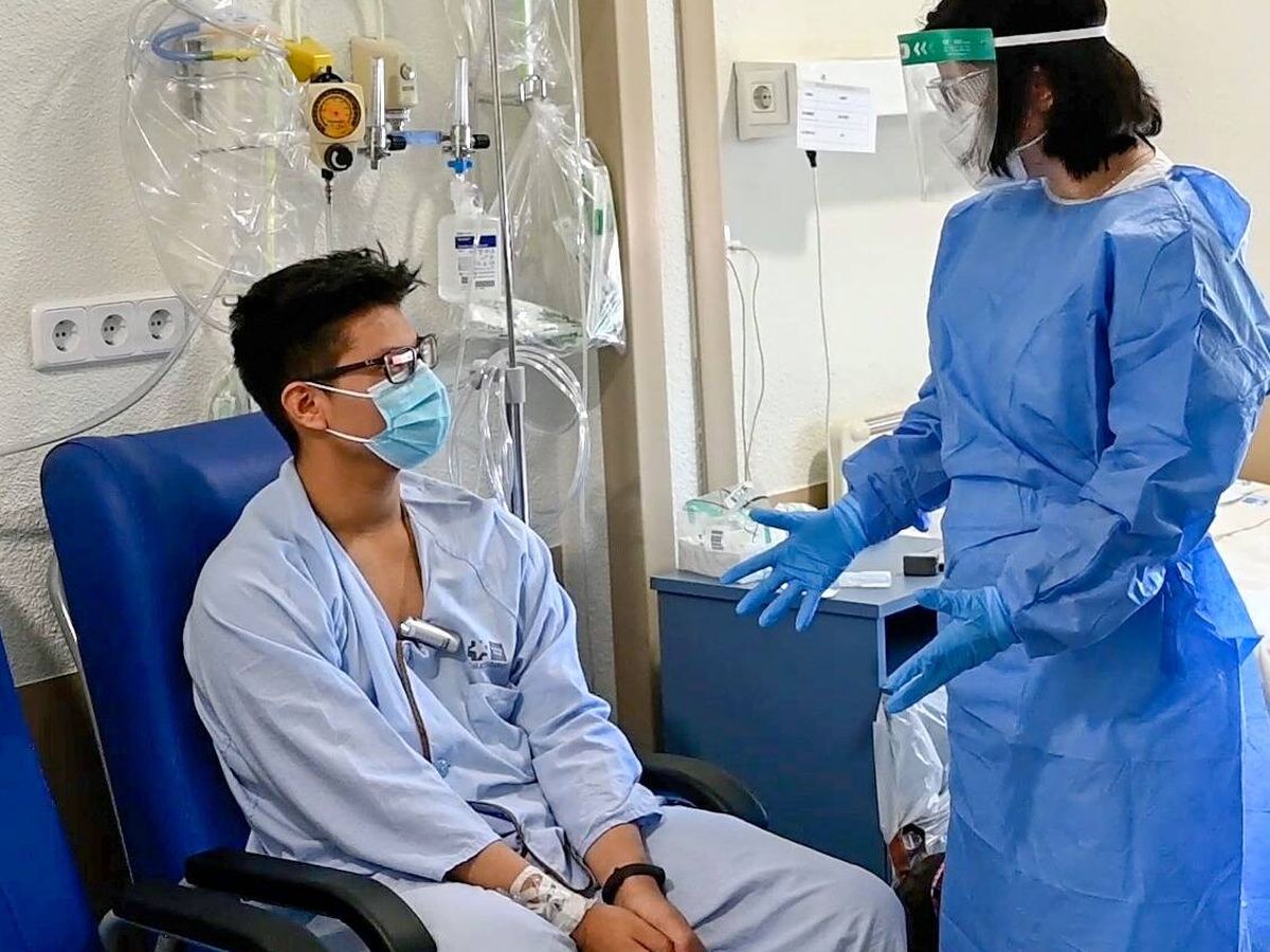 Foto: Javier, de 17 años, ingresado en el hospital por covid-19.