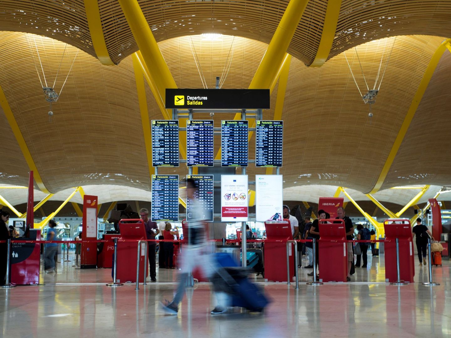 Terminal 4 del aeropuerto de Madrid. (EFE)