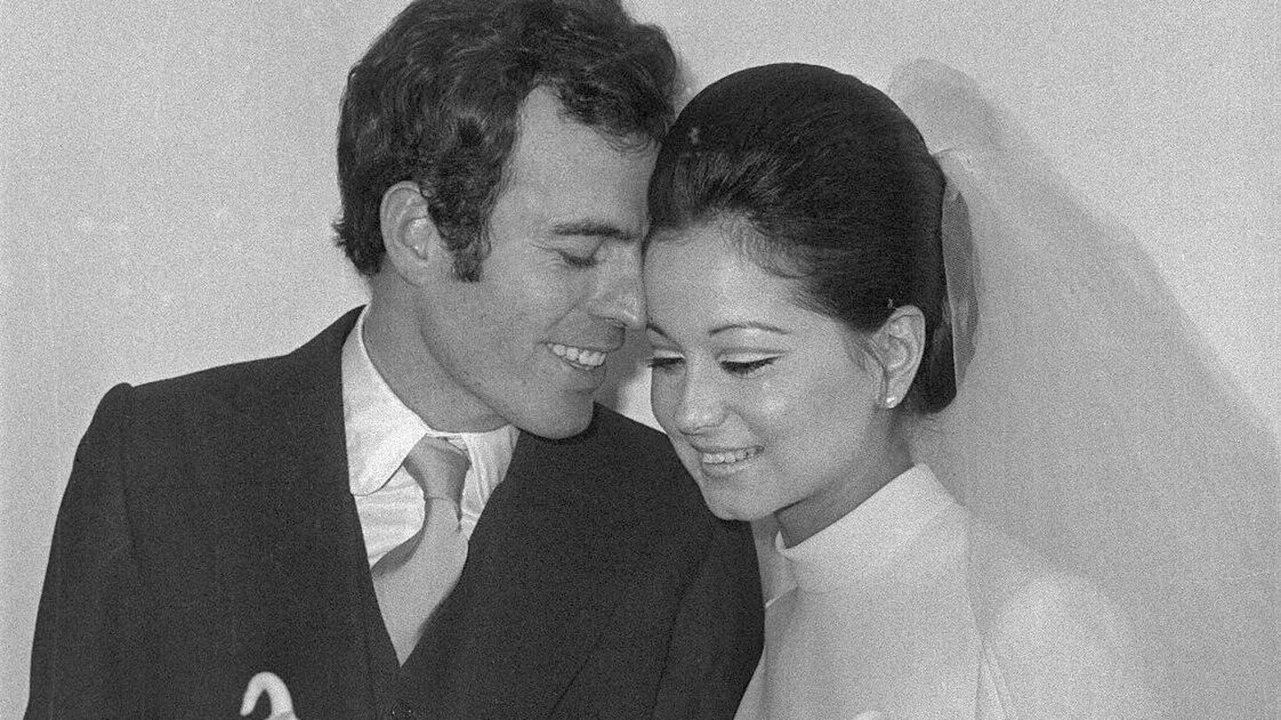 Julio Iglesias e Isabel Preysler, durante su boda. (EFE)