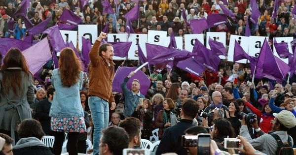Foto: El candidato de Unidas Podemos a la presidencia del Gobierno, Pablo Iglesias, saluda al inicio del acto de cierre de campaña celebrado en Madrid. (EFE)