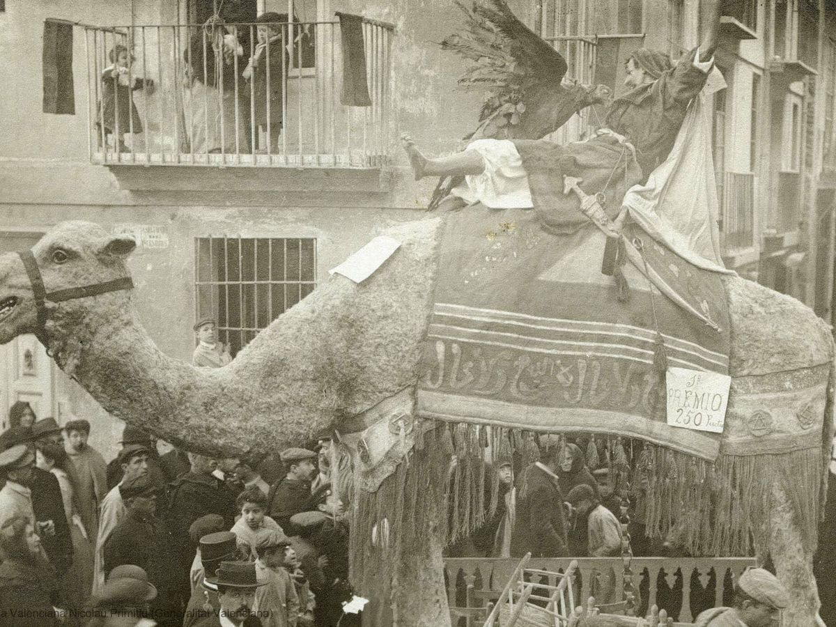 Foto: Falla calles Gracia En Sanz, 1908. (Biblioteca Valenciana)