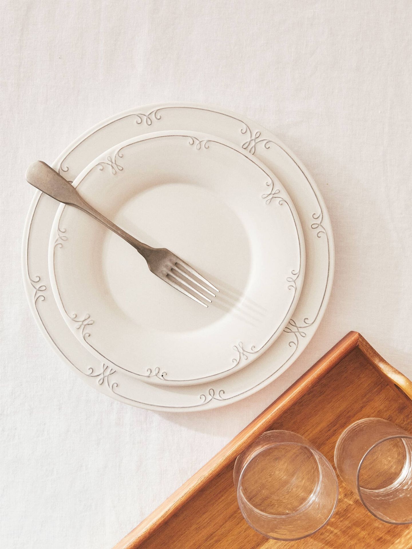 Platos y vajillas para una mesa tan elegante como la de Isabel Preysler. (Cortesía/Zara Home)