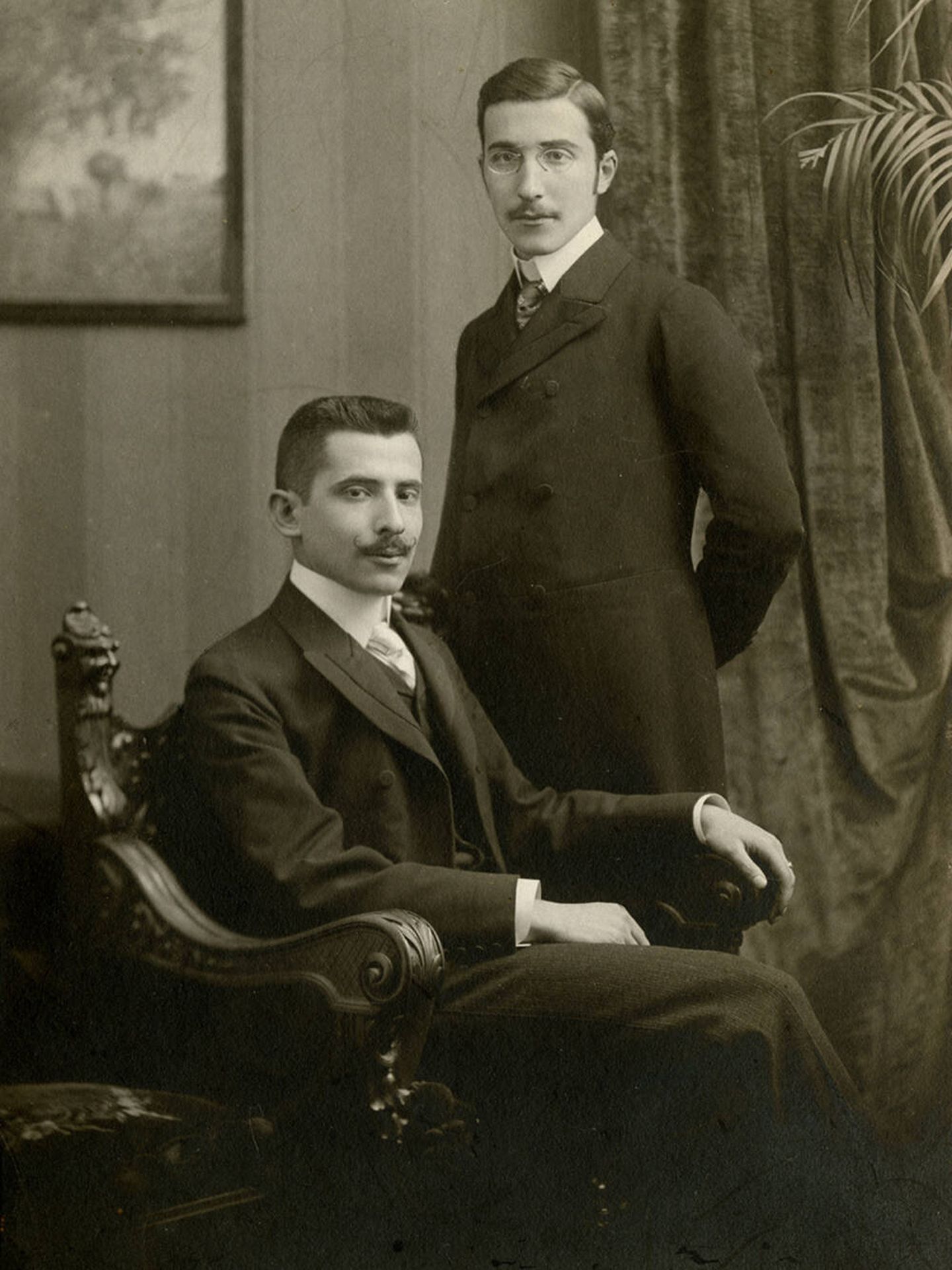 Stefan Zweig y su hermano Alfred en Viena alrededor de 1900. (Wikimedia/Kunst Salon Pictzner)