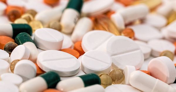 Foto: medicamentos farmacos Imagen de Steve Buissinne en Pixabay.