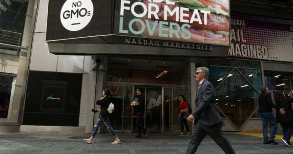 Foto: Un anuncio de Beyond Meat. (Reuters)