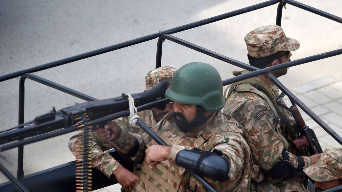 Al menos 26 muertos y 54 heridos tras tres atentados en Pakistán a un día de las elecciones
