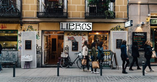 Foto: Librería en el barrio madrileño de Malasaña. (iStock)