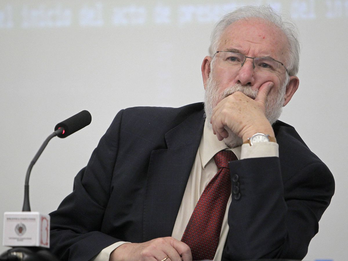 Foto: Carlos Berzosa durante su época como rector de la UCM. (EFE/Leonardo Wen)