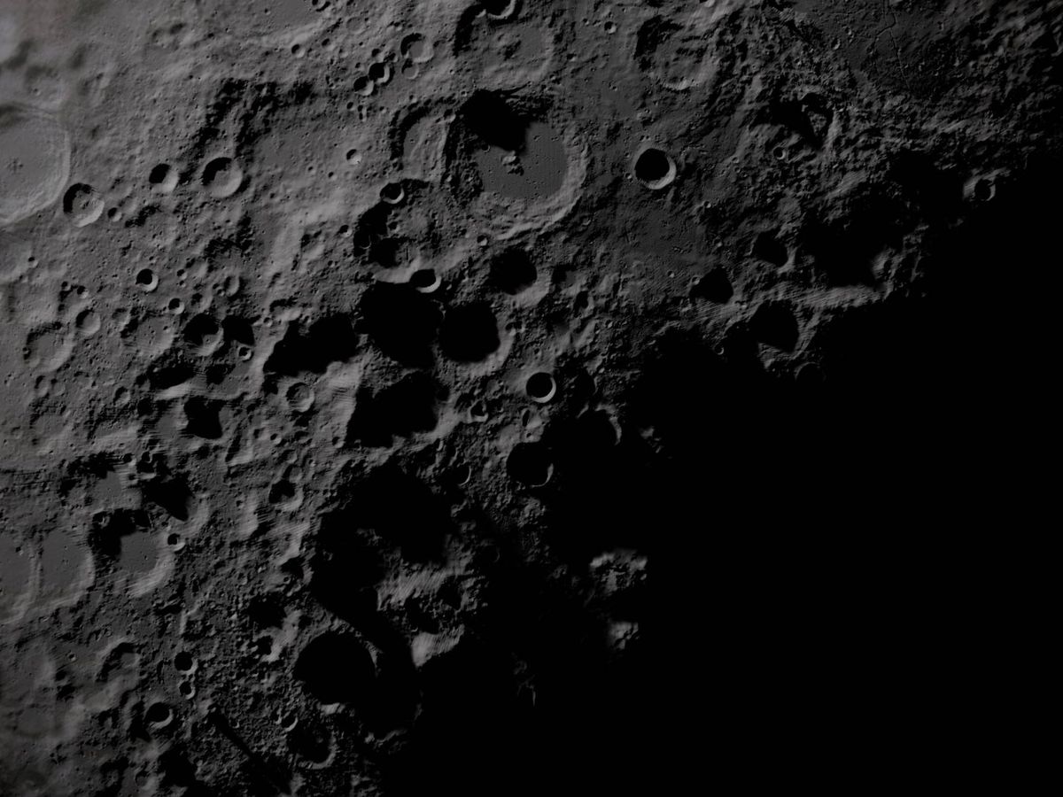 Foto: Superficie con cráteres de la Luna. Foto: NASA