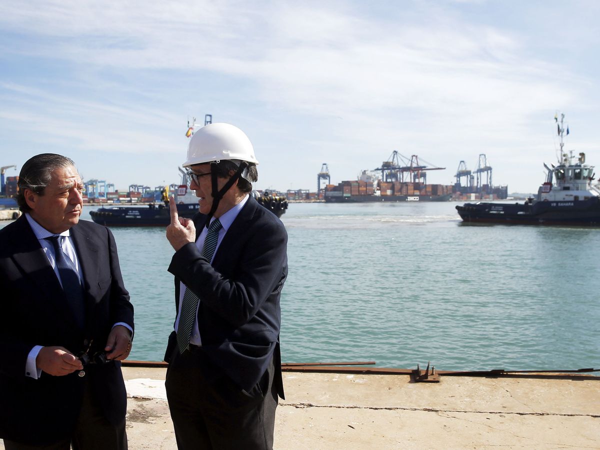 Foto: Vicente Boluda y el presidente del puerto de Valencia, Aurelio Martínez. (EFE)