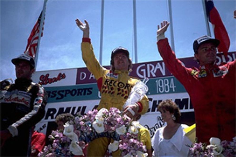 Foto: Dallas 1984: la carrera en la que hasta un piloto se presentó en pijama