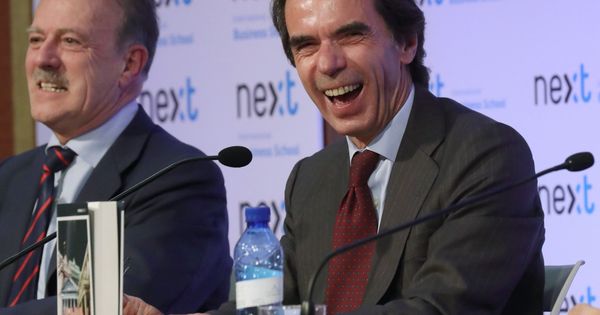 Foto: José María Aznar en la presentación del libro 'No hay ala oeste en La Moncloa', de Javier Zarzalejos. (EFE)