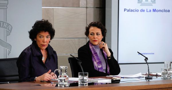 Foto: La ministras Isabel Celaá y Magdalena Valerio, este 8 de marzo en la rueda de prensa posterior al Consejo de Ministros. (EFE)