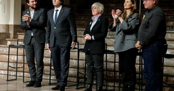Foto: Carles Puigdemont y los 'exconsellers' en Bruselas. (EFE)