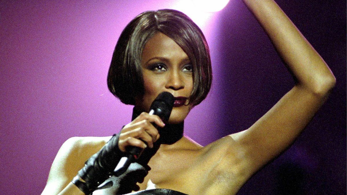 Todo lo que se ha especulado sobre Whitney Houston desde su muerte hace 10 años