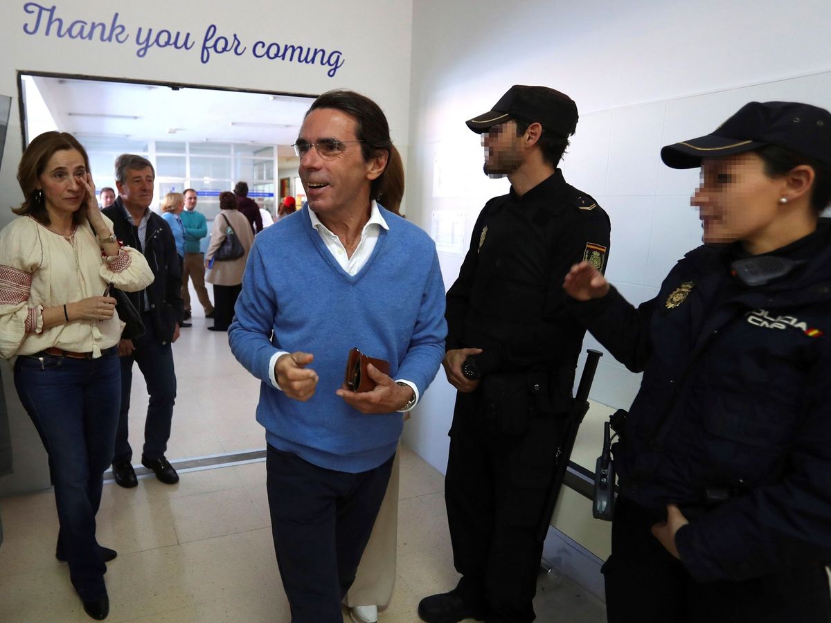 Foto: Aznar, votando en Pozuelo en 2019.