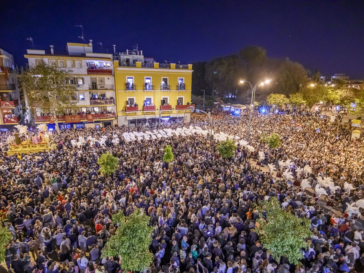 Foto: Semana Santa de Sevilla. (EFE/Raúl Caro)